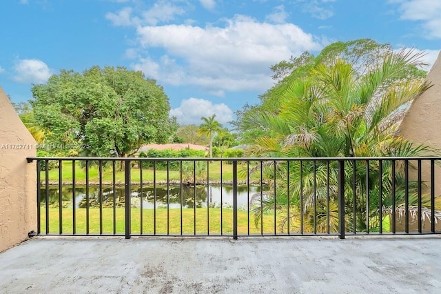 9050 NW 28th St Unit 114, Coral Springs, FL 33065 - balcony featuring a water view