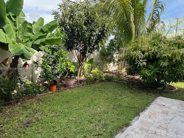 20900 NE 2nd Ct, Miami, FL 33179 - view of yard with fence