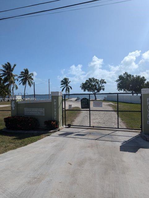 9 Bass Ave, Key Largo, FL 33037 - gate featuring fence