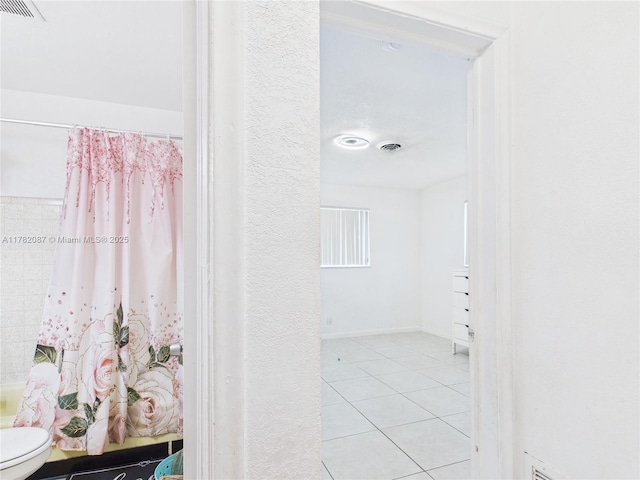 bathroom featuring visible vents, tile patterned flooring, a shower with shower curtain, and toilet
