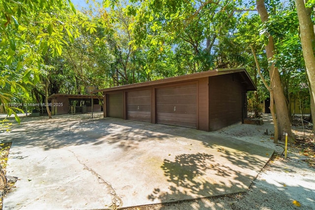 view of detached garage