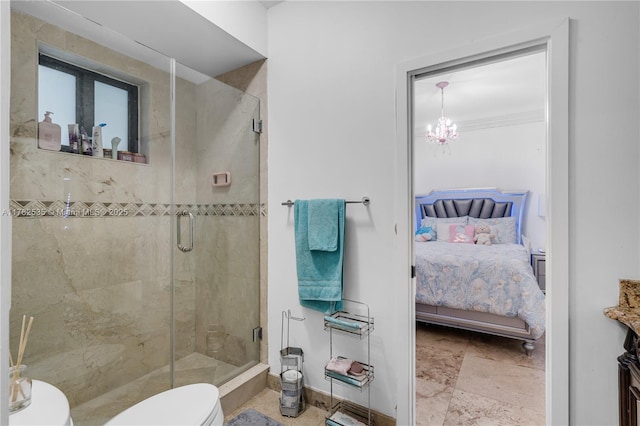 bathroom with baseboards, an inviting chandelier, a stall shower, ensuite bathroom, and toilet