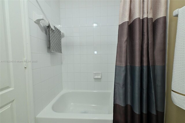 8390 NW 103rd St Unit 205H, Hialeah Gardens, FL 33016 - full bath featuring shower / bathtub combination with curtain