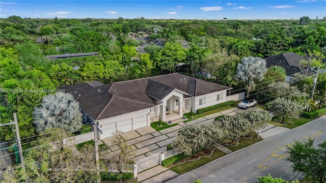 bird's eye view featuring a forest view