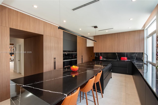 6295 SW 126th St, Pinecrest, FL 33156 - kitchen with modern cabinets, a sink, decorative backsplash, a kitchen bar, and recessed lighting