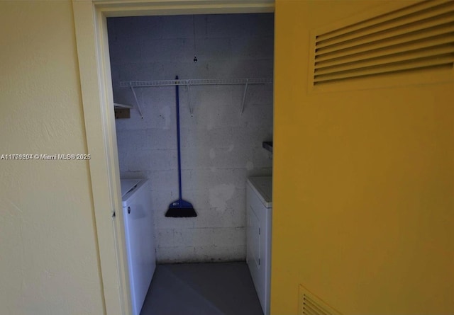 15300 SW 106th Ter Unit 534, Miami, FL 33196 - clothes washing area with washer / dryer