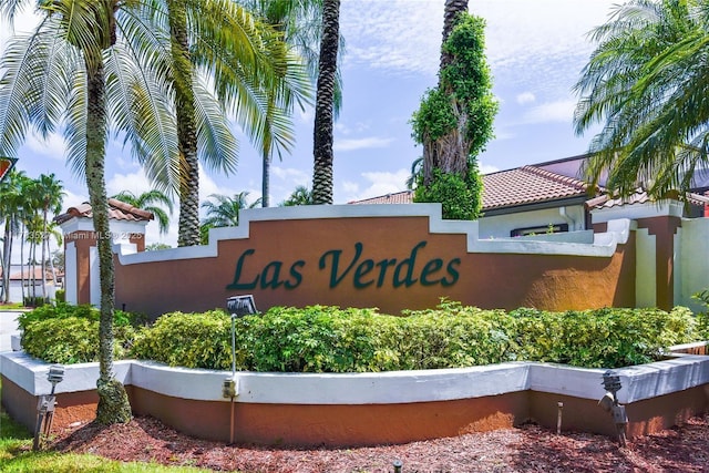 view of community / neighborhood sign
