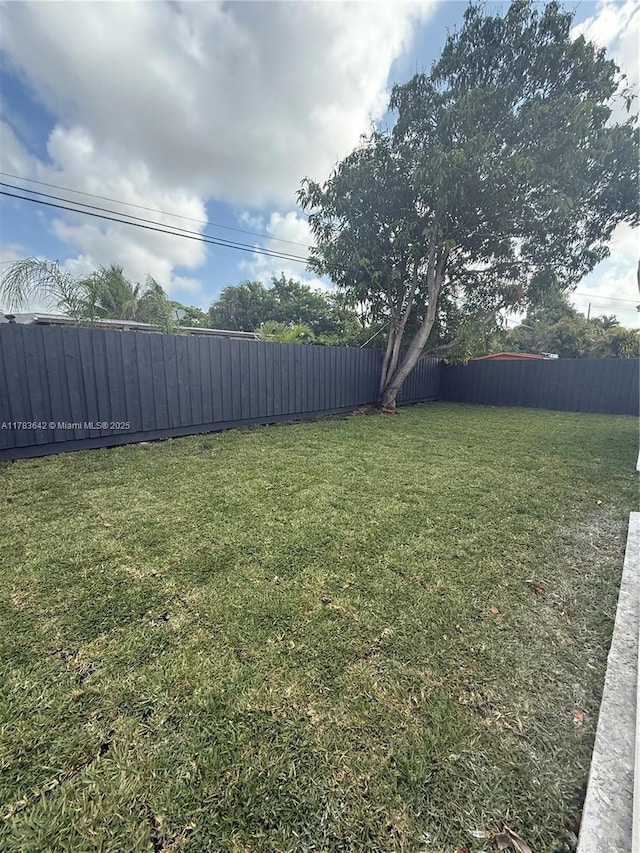 view of yard featuring a fenced backyard