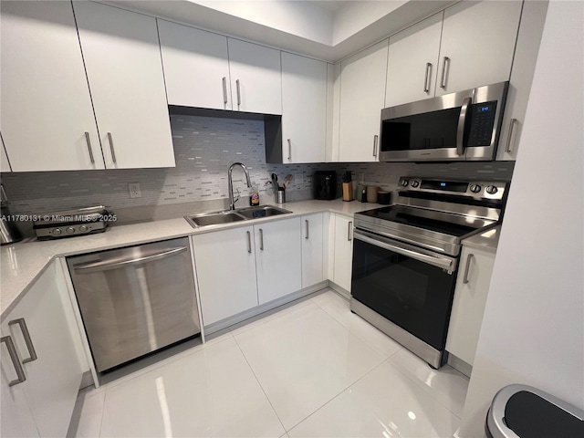 10950 NW 82nd St Unit 420, Doral, FL 33178 - kitchen featuring light countertops, tasteful backsplash, a sink, and stainless steel appliances