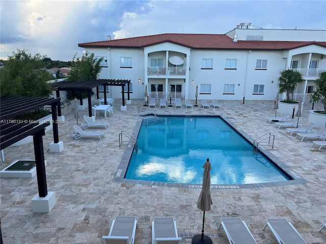 10950 NW 82nd St Unit 420, Doral, FL 33178 - community pool with a patio area and a pergola