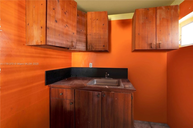 laundry area with a sink and bar
