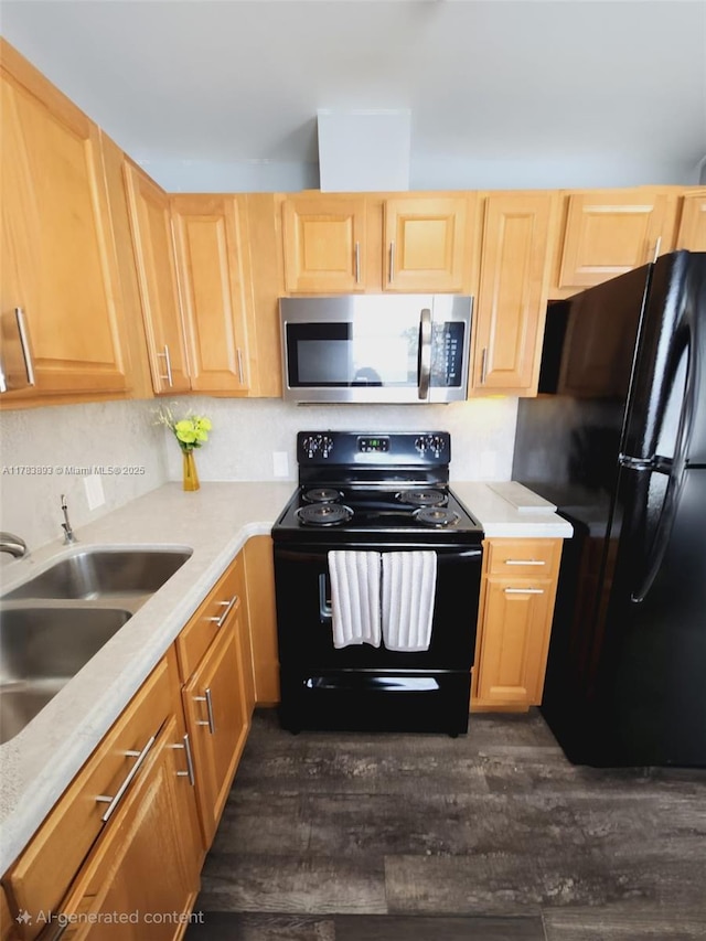 285 Fanshaw G 285G, Boca Raton, FL 33434 - kitchen with light countertops, black appliances, dark wood finished floors, a sink, and light brown cabinetry