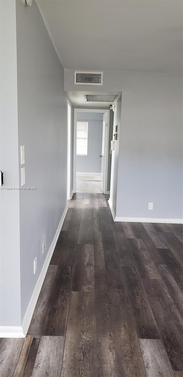 285 Fanshaw G 285G, Boca Raton, FL 33434 - corridor with dark wood-type flooring, visible vents, and baseboards