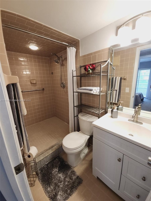 285 Fanshaw G 285G, Boca Raton, FL 33434 - full bath with vanity, tile patterned floors, toilet, tiled shower, and tile walls