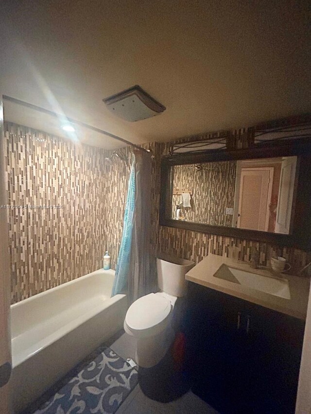 470 N Laurel Dr Unit 6A, Margate, FL 33063 - bathroom featuring toilet, vanity, and shower / bathtub combination with curtain