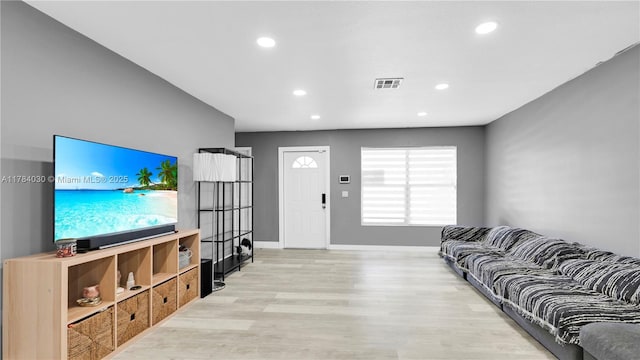 living room with visible vents, recessed lighting, light wood finished floors, and baseboards