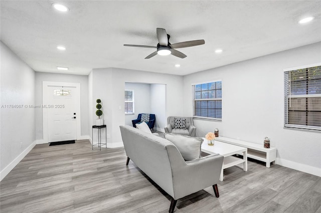 living area featuring recessed lighting, light wood-style floors, baseboards, and ceiling fan
