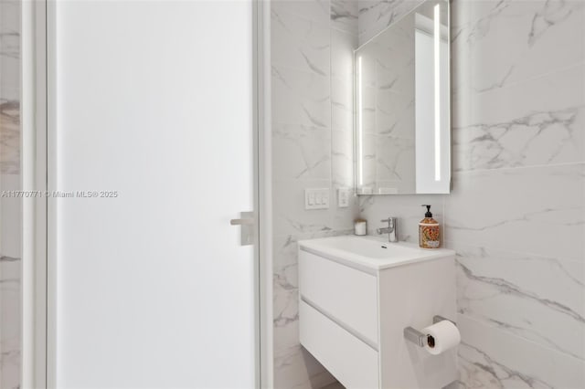 2000 S Ocean Dr Unit 28A, Hallandale Beach, FL 33009 - bathroom featuring vanity