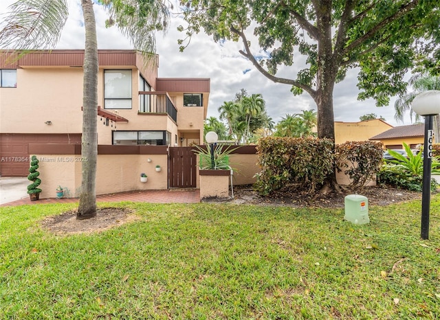 1000 NE 204th Ln, Miami, FL 33179 - view of yard featuring a gate and a fenced front yard