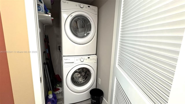 400 SE Sunny Isles Blvd Unit 1702, Sunny Isles Beach, FL 33160 - laundry room with stacked washer / dryer