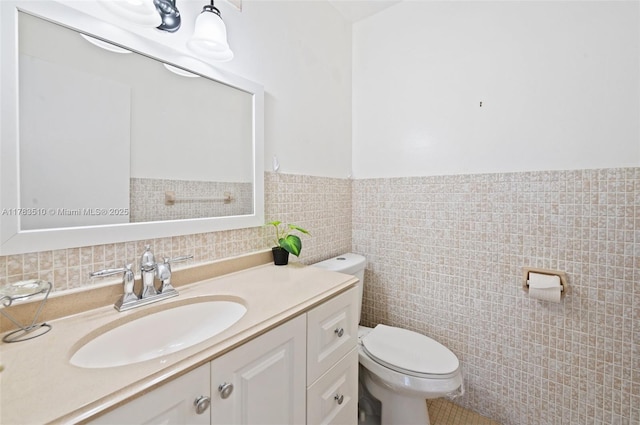 5300 Washington St Unit G323, Hollywood, FL 33021 - bathroom featuring tile walls, toilet, vanity, and a wainscoted wall