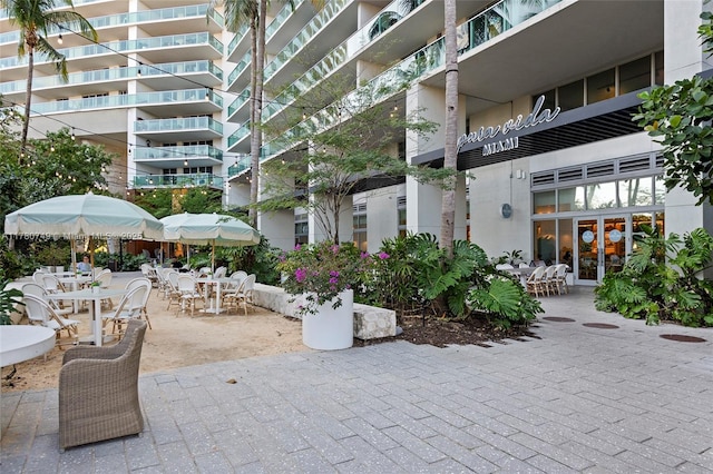 1500 Bay Rd Unit 668S, Miami Beach, FL 33139 - view of home's community with outdoor dining area and a patio area