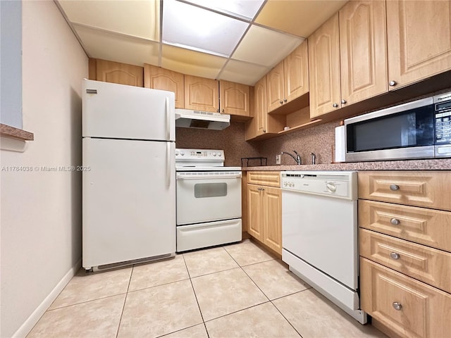 569 N Fanshaw N Unit 569, Boca Raton, FL 33434 - kitchen featuring white appliances, under cabinet range hood, light brown cabinets, light tile patterned floors, and decorative backsplash