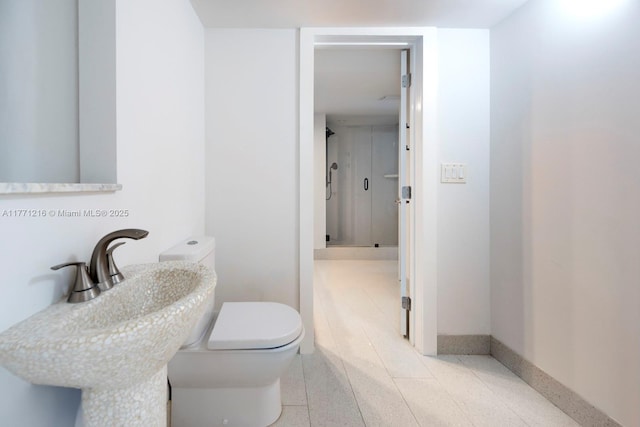 333 Sunset Dr Unit 804, Fort Lauderdale, FL 33301 - bathroom featuring toilet, a sink, and baseboards