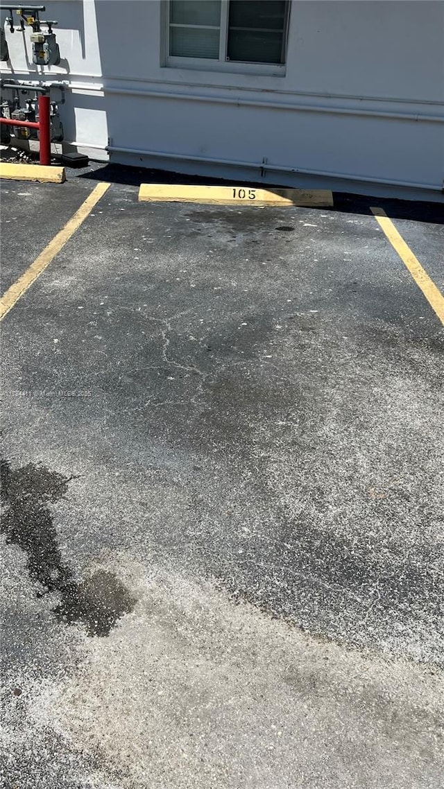 525 Meridian Ave Unit 105, Miami Beach, FL 33139 - view of parking lot