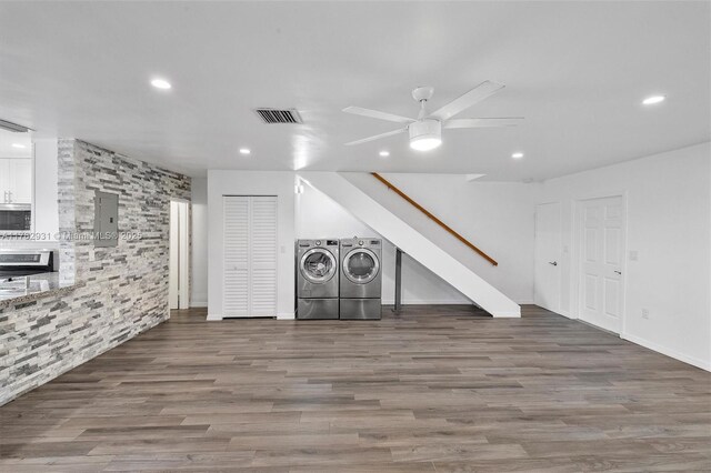 unfurnished living room with recessed lighting, washing machine and dryer, a ceiling fan, visible vents, and wood finished floors