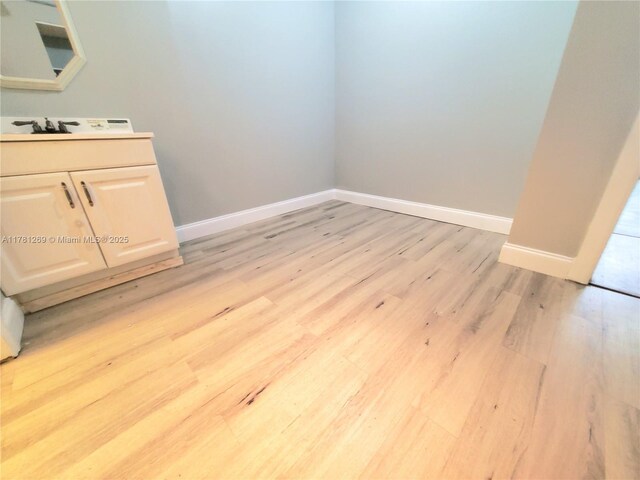 16750 NE 10th Ave Unit 326, North Miami Beach, FL 33162 - living area featuring light wood finished floors, a ceiling fan, and baseboards