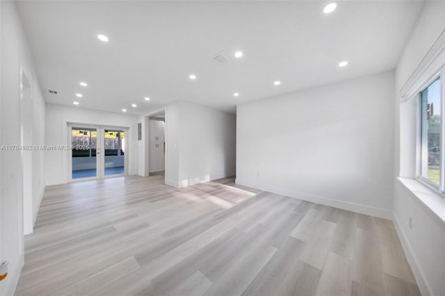 unfurnished room featuring visible vents, light wood-type flooring, recessed lighting, and baseboards