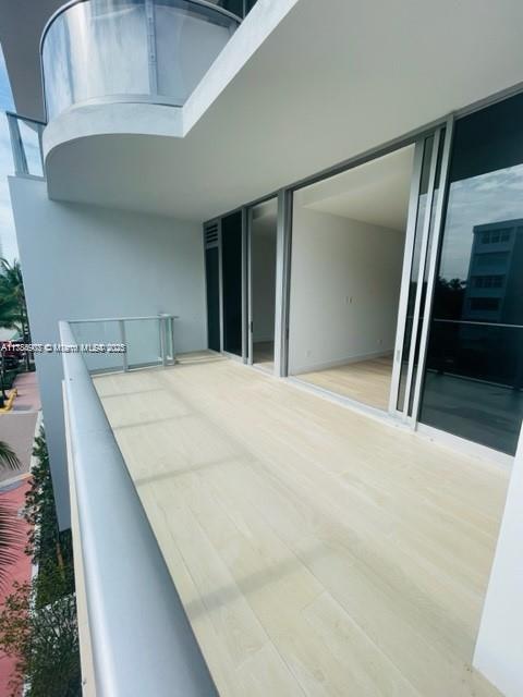 304 Ocean Dr Unit 302, Miami Beach, FL 33139 - view of balcony
