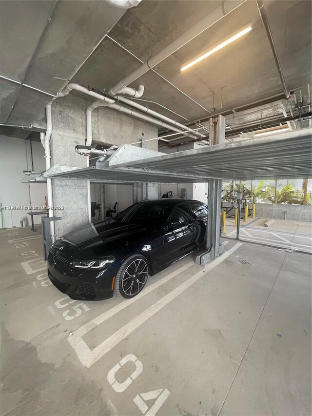 304 Ocean Dr Unit 302, Miami Beach, FL 33139 - view of parking deck