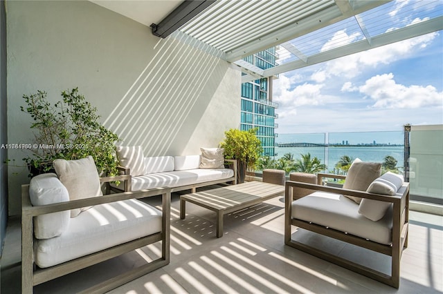 650 NE 32nd St Unit Bh6, Miami, FL 33137 - balcony featuring an outdoor hangout area and a water view