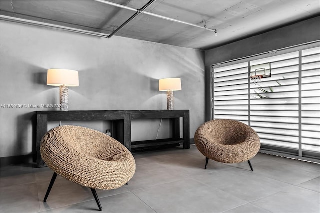 650 NE 32nd St Unit Bh6, Miami, FL 33137 - sitting room with concrete floors