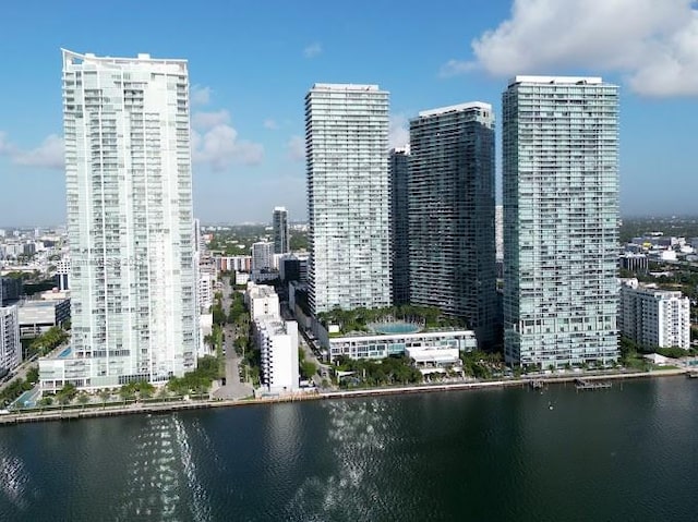650 NE 32nd St Unit Bh6, Miami, FL 33137 - view of city skyline featuring a nearby body of water