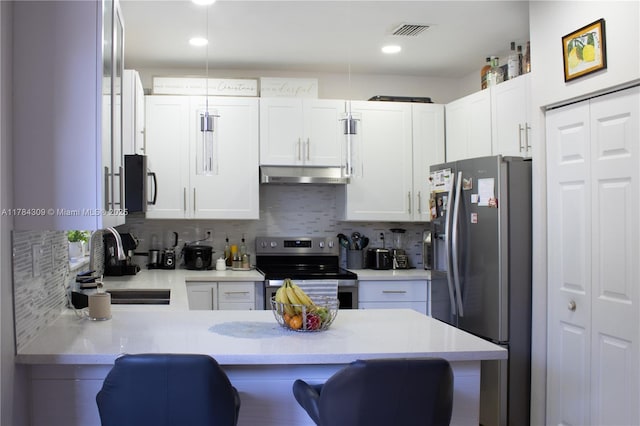 kitchen with a peninsula, under cabinet range hood, visible vents, stainless steel appliances, and a sink