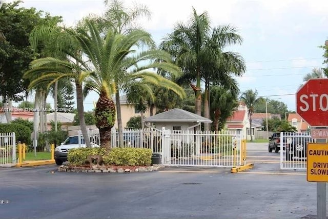 gate featuring fence