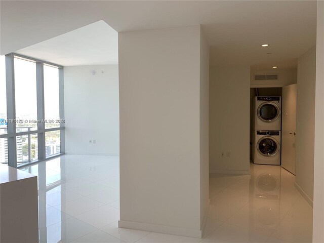851 NE 1st Ave Unit 3002, Miami, FL 33132 - corridor featuring visible vents, light tile patterned floors, stacked washer / drying machine, and expansive windows