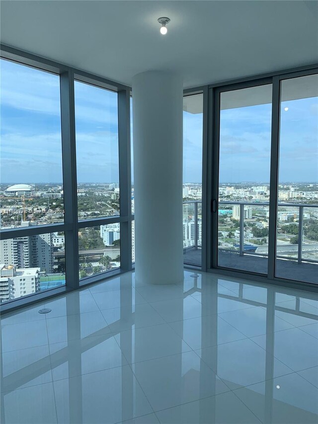 851 NE 1st Ave Unit 3002, Miami, FL 33132 - tiled empty room with a wealth of natural light, expansive windows, and a city view