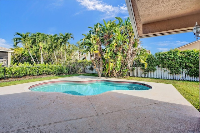 11257 NW 51st St, Coral Springs, FL 33076 - view of pool featuring a fenced in pool, a patio, and a fenced backyard