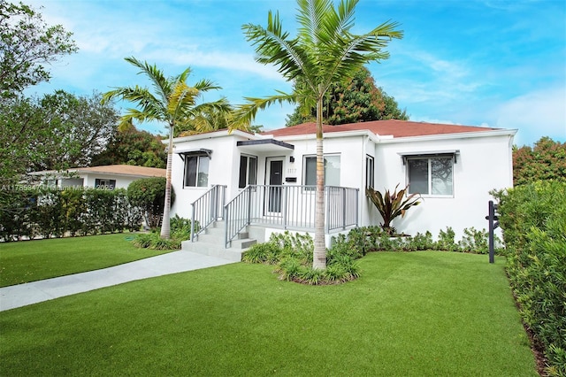 view of front facade featuring a front yard and stucco siding