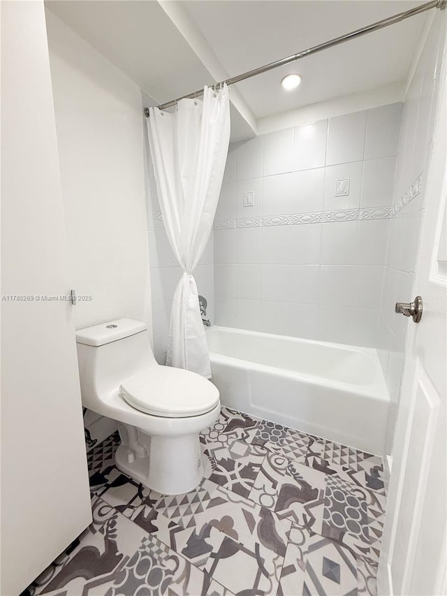 1601 S Flagler Dr Unit 211O, West Palm Beach, FL 33401 - bathroom featuring recessed lighting, toilet, and shower / bath combo