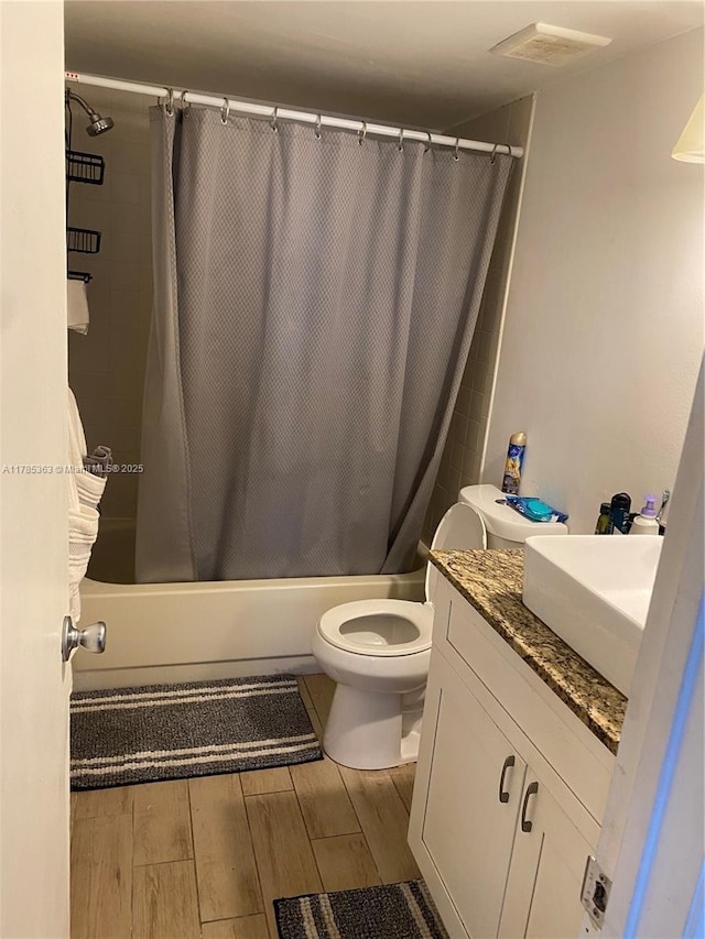 202 Lake Pointe Dr Unit 105, Oakland Park, FL 33309 - bathroom featuring shower / bathtub combination with curtain, toilet, vanity, and wood finished floors