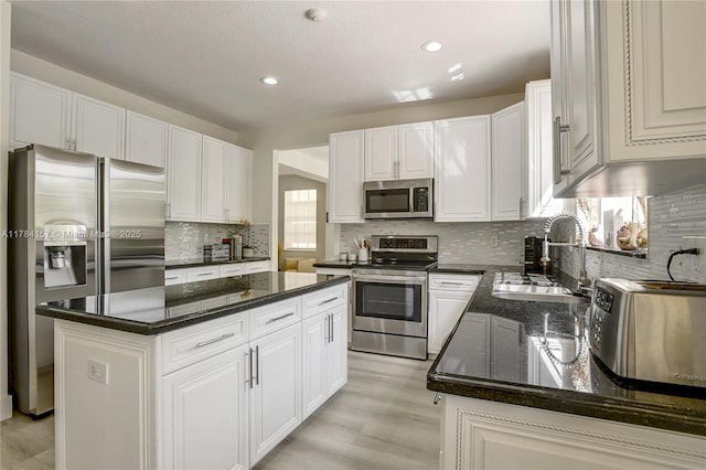 4322 Fox Ridge Dr, Weston, FL 33331 - kitchen with stainless steel appliances, a sink, a kitchen island, backsplash, and white cabinets
