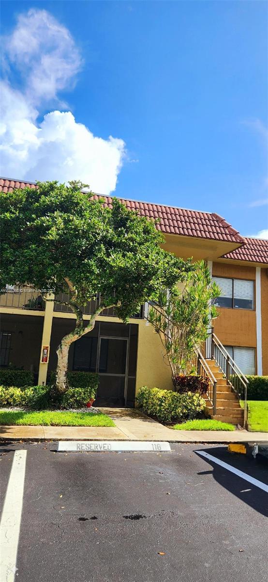 307 Lakeview Dr Unit 102, Weston, FL 33326 - photo 2