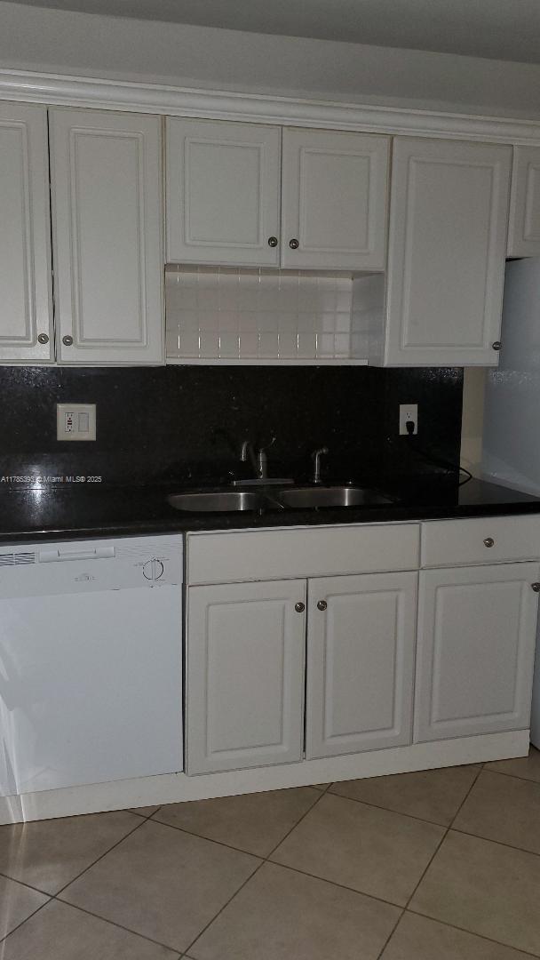 307 Lakeview Dr Unit 102, Weston, FL 33326 - photo 7
