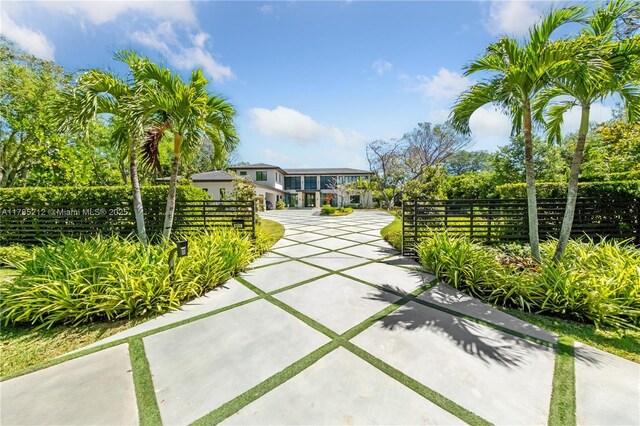 8825 SW 64th Ct, Pinecrest, FL 33156 - view of property's community with driveway