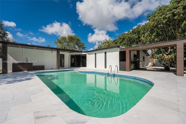 15201 SW 87th Ct, Palmetto Bay, FL 33157 - pool featuring a patio